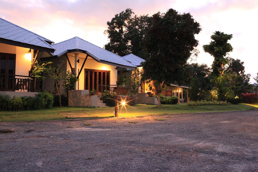 Saphli Villa Chumphon Buitenkant foto